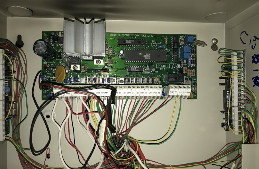 Dsc riasztóközpont belső vezetékezése